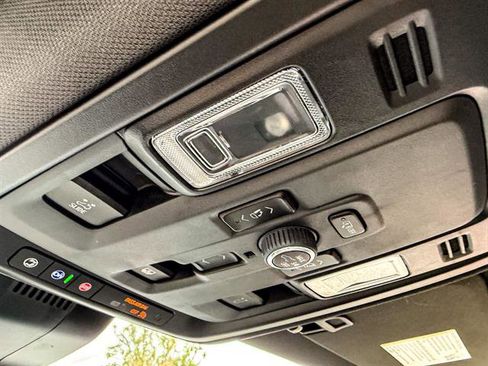 Used 2025 Chevrolet Suburban High Country image 71