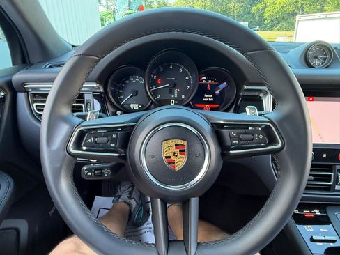 Used 2025 Porsche Macan AWD/4WD image 24