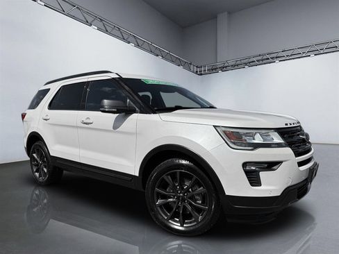 Used 2018 Ford Explorer XLT w/ Equipment Group 202A image 28