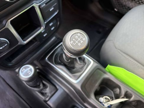 Used 2020 Jeep Wrangler Sport AWD/4WD image 15