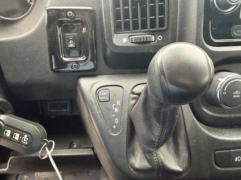 Used 2021 RAM ProMaster 2500 w/ Premium Appearance Group FWD image 21