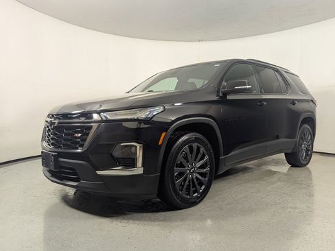 Used 2023 Chevrolet Traverse RS image 3