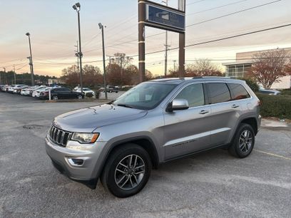 Used 2020 Jeep Grand Cherokee Laredo w/ 18" Wheel & 8.4" Radio Group