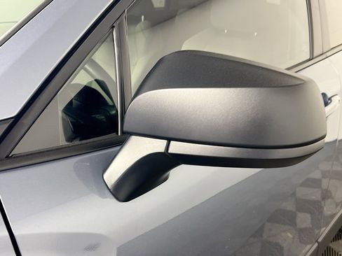 Used 2025 Toyota Corolla Cross L image 12