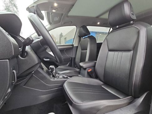 Used 2022 Volkswagen Tiguan SE image 13