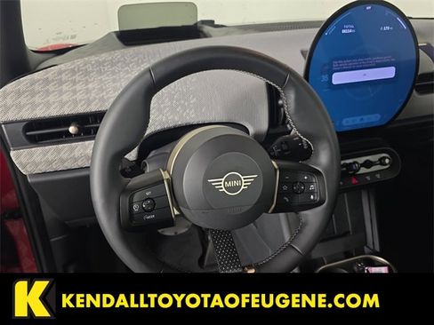 Used 2025 MINI Cooper 2-Door Hardtop image 10