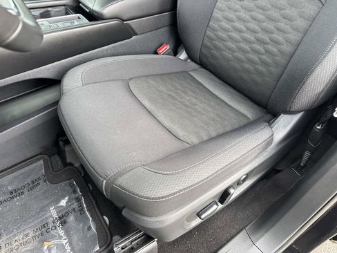 Used 2024 Nissan Pathfinder SV image 19