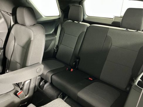 Used 2022 Chevrolet Traverse LT w/ LPO, Floor Liner Package AWD/4WD image 15