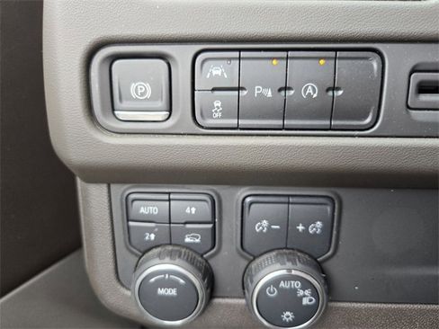 Used 2024 Chevrolet Tahoe LT image 31