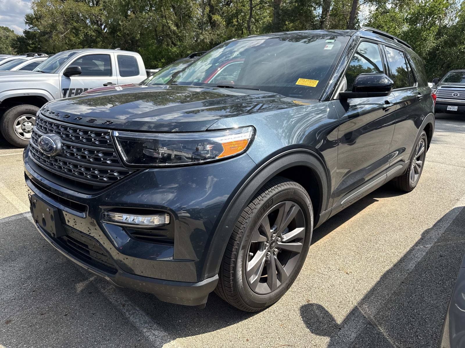 Used 2023 Ford Explorer XLT w/ Equipment Group 202A RWD image 2