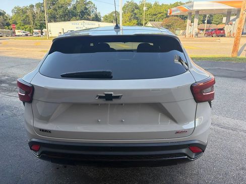 New 2026 Chevrolet Trax RS w/ Sunroof Package FWD image 6