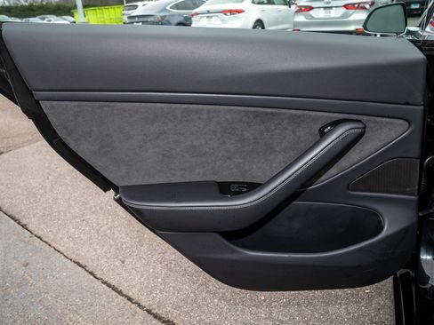 Used 2018 Tesla Model 3 Long Range image 10