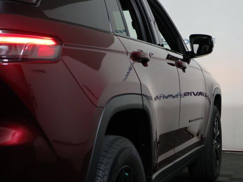 Used 2024 Jeep Grand Cherokee Altitude AWD/4WD image 5