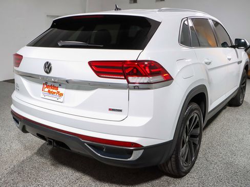 Used 2022 Volkswagen Atlas Cross Sport SE w/ Black Wheel Package AWD/4WD image 7