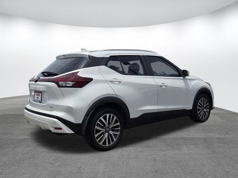 Used 2022 Nissan Kicks SV FWD image 4