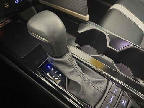 Used 2025 Toyota Camry SE image 23