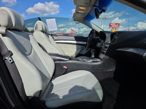 Used 2011 INFINITI G37 Convertible w/ Premium Pkg RWD image 25