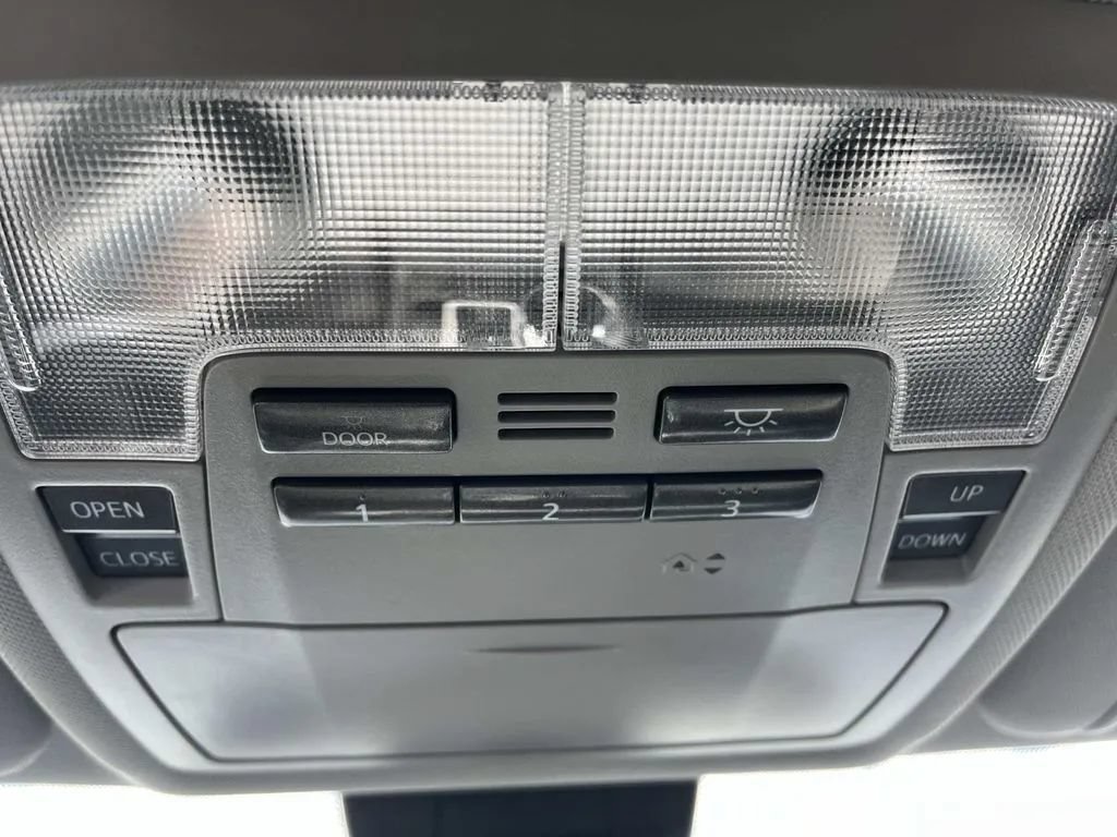 Used 2019 Toyota Highlander XLE AWD/4WD image 17