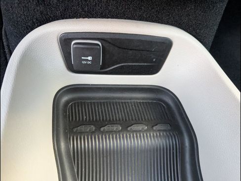 Used 2024 Chrysler Pacifica Touring-L FWD image 21