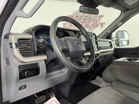 Used 2023 Ford F350 XLT AWD/4WD image 10