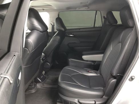 Used 2024 Toyota Highlander XLE image 26