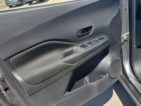 Used 2021 Nissan Kicks S FWD image 11