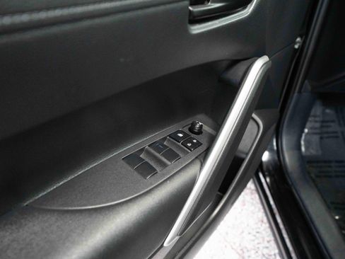 Used 2023 Toyota Corolla Cross SE image 7