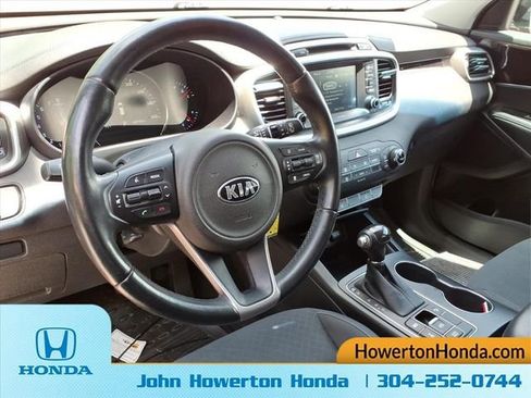 Used 2017 Kia Sorento AWD w/ LX V6 Convenience Package image 16