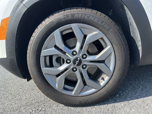 Used 2024 Kia Seltos S AWD/4WD image 12