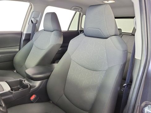 Used 2025 Toyota RAV4 XLE FWD image 20