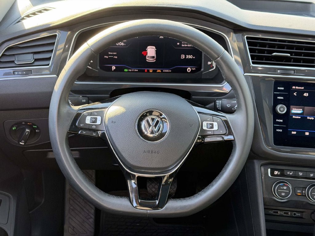 Used 2020 Volkswagen Tiguan SEL AWD/4WD image 14