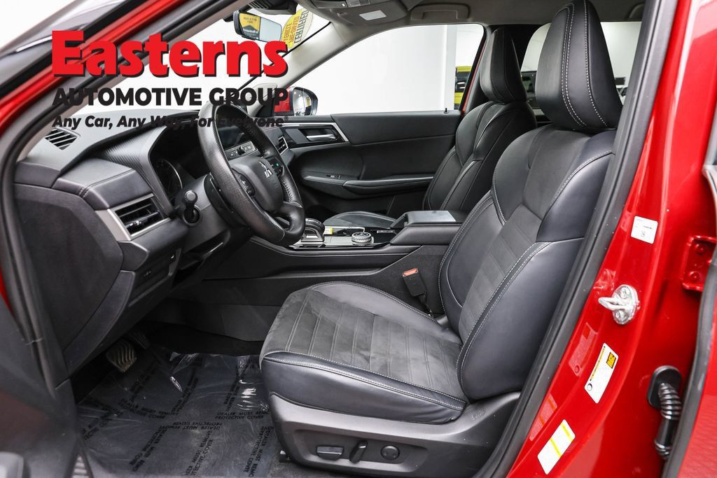 Used 2025 Mitsubishi Outlander SE AWD/4WD image 16