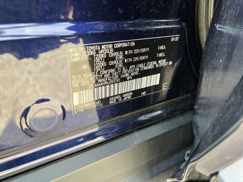 Used 2022 Toyota Venza XLE AWD/4WD image 34