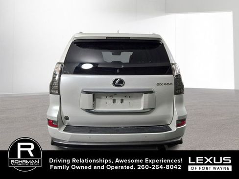 Used 2023 Lexus GX 460 Premium w/ Accessory Package image 9