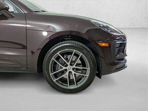 Certified 2025 Porsche Macan AWD/4WD image 11