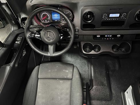 Used 2025 Mercedes-Benz Sprinter 2500 image 31