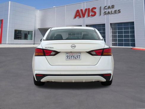Used 2025 Nissan Altima 2.5 SV FWD image 7