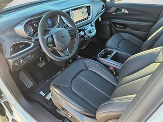 New 2026 Chrysler Pacifica Select w/ S Appearance Package FWD video 3