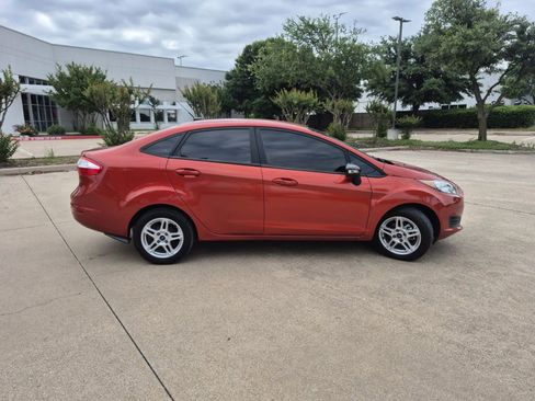 Used 2018 Ford Fiesta SE FWD image 5