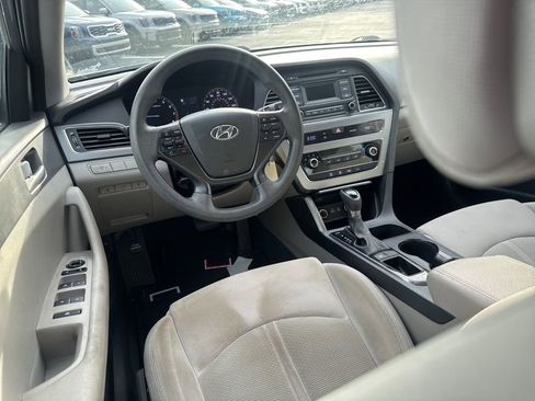 Used 2016 Hyundai Sonata SE image 2