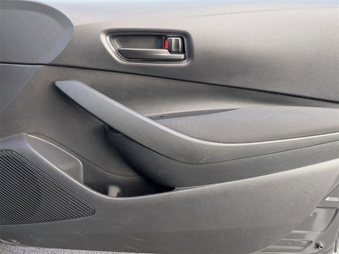 Used 2025 Toyota Corolla LE image 33