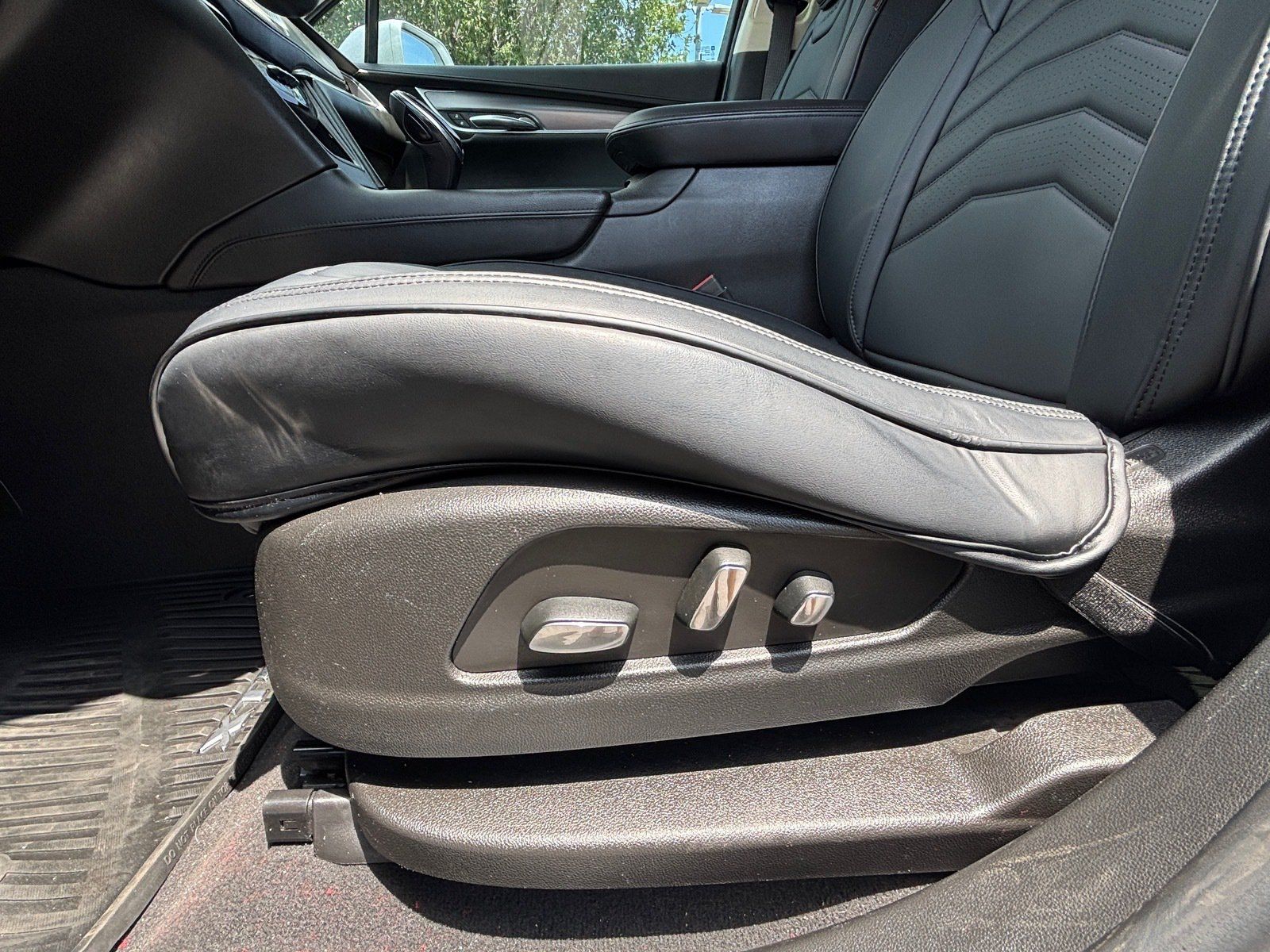 Used 2017 Cadillac XT5 Premium Luxury FWD image 27