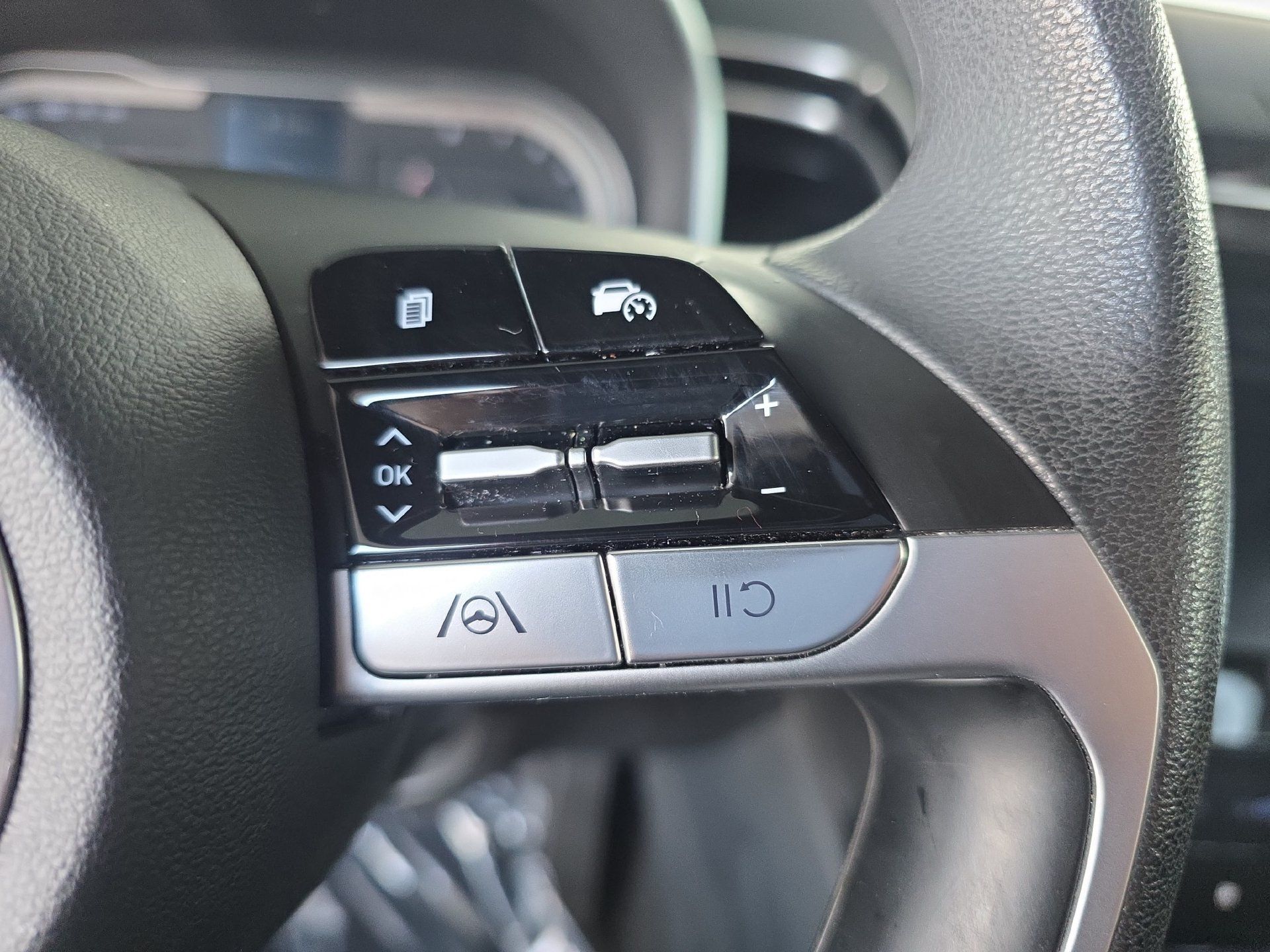 Used 2024 Hyundai Santa Cruz SEL FWD image 18
