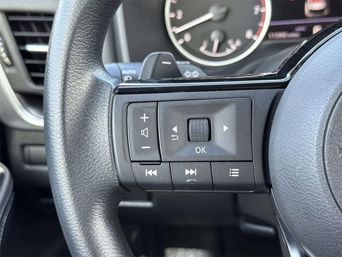 Used 2023 Nissan Rogue SV image 13