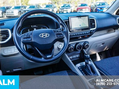 Used 2024 Hyundai Venue Limited image 27