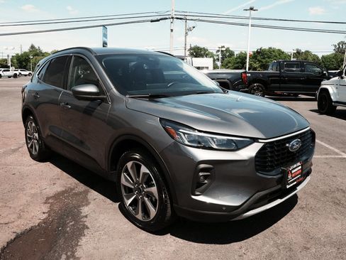 Used 2024 Ford Escape Platinum AWD/4WD image 3