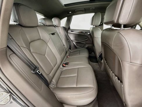 Certified 2025 Porsche Macan AWD/4WD image 29