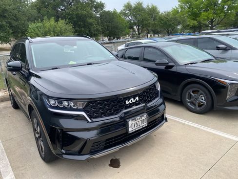 Used 2022 Kia Sorento S FWD image 2