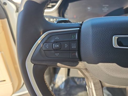 Used 2023 Jeep Grand Cherokee L Limited w/ Luxury Tech Group II image 19