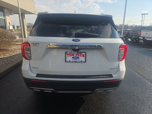 Used 2023 Ford Explorer XLT w/ Equipment Group 202A image 7